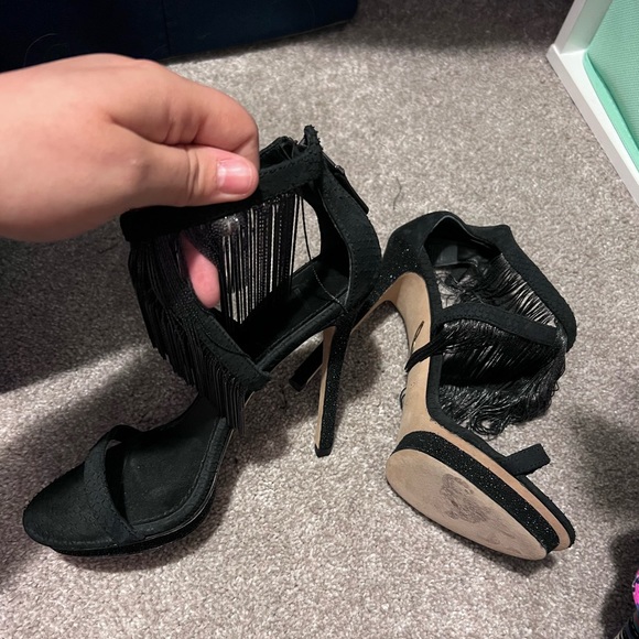 🤩 Brian Atwood Cassiane Black Fringe Heels size 7.5 🤩 - Picture 4 of 15